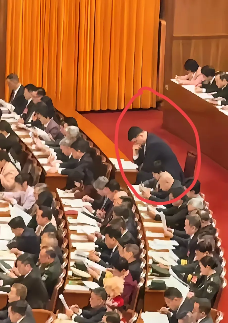 包含姚明随队前往奥运会遭遇围观者的词条